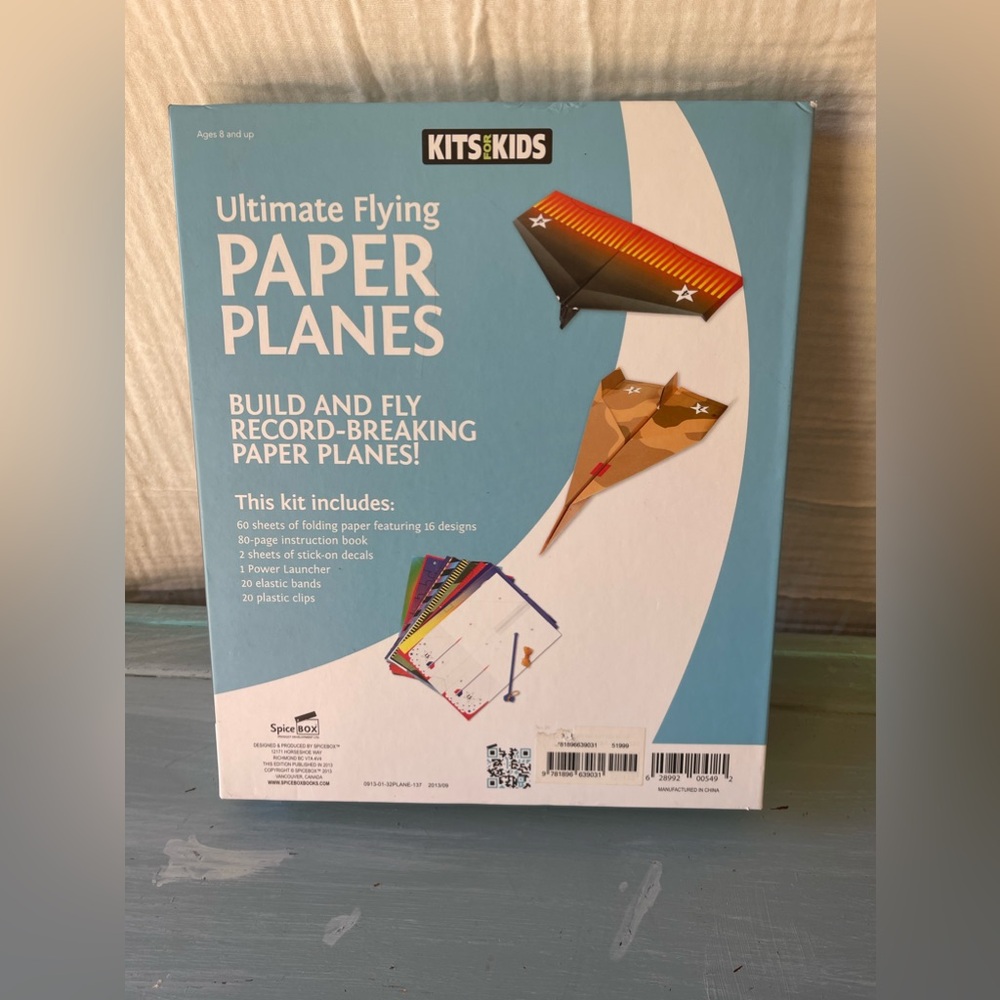 Paper planes kit and book